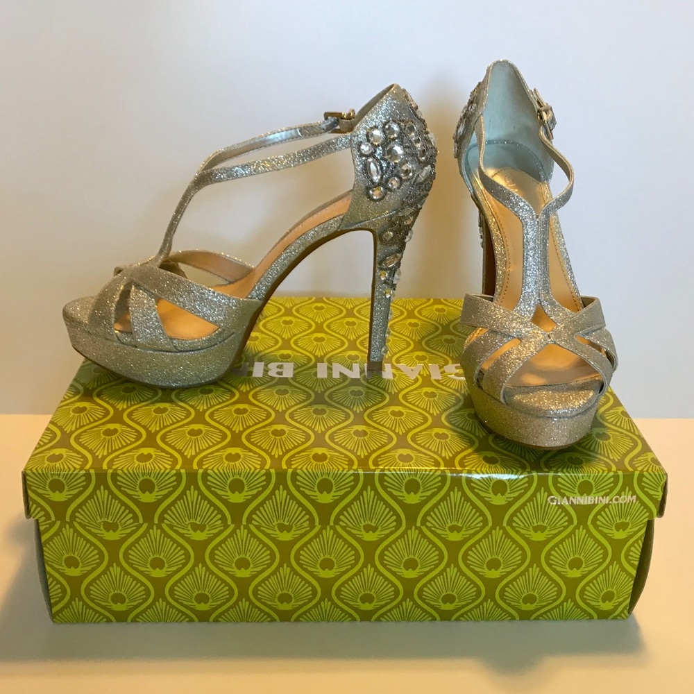 Gianni Bini Geneva Silver 6.5 Heels - LIKE NEW